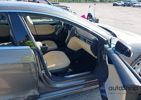 2016 Tesla Model S 60D/70D/75D/85D/90D z USA, uszkodzony, nr VIN 5YJSA1E26GF159977